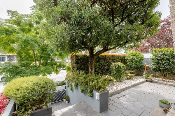 Exterior e jardim (3) — Moradia T3+1 com jardim e garagem na Av. Antunes Guimarães