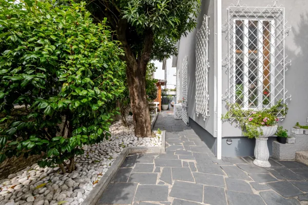 Exterior e jardim (5) — Moradia T3+1 com jardim e garagem na Av. Antunes Guimarães