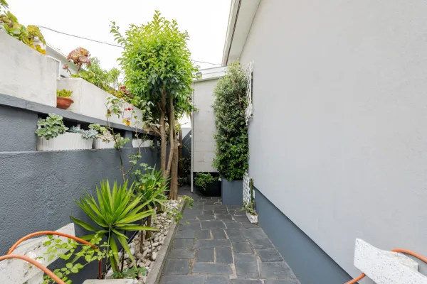 Exterior e jardim (7) — Moradia T3+1 com jardim e garagem na Av. Antunes Guimarães