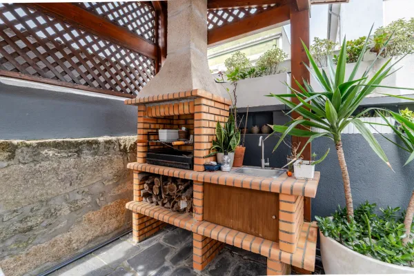 Exterior e jardim (8) — Moradia T3+1 com jardim e garagem na Av. Antunes Guimarães