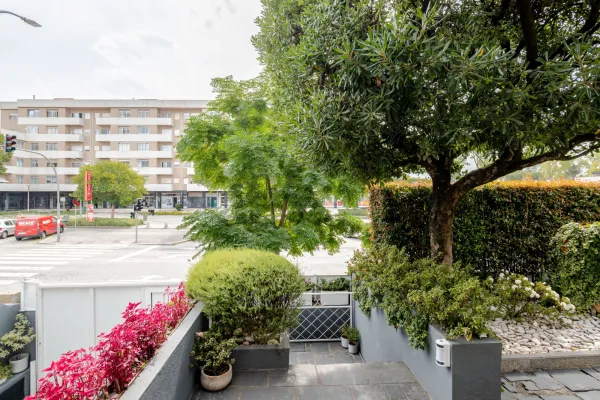 Exterior e jardim (9) — Moradia T3+1 com jardim e garagem na Av. Antunes Guimarães
