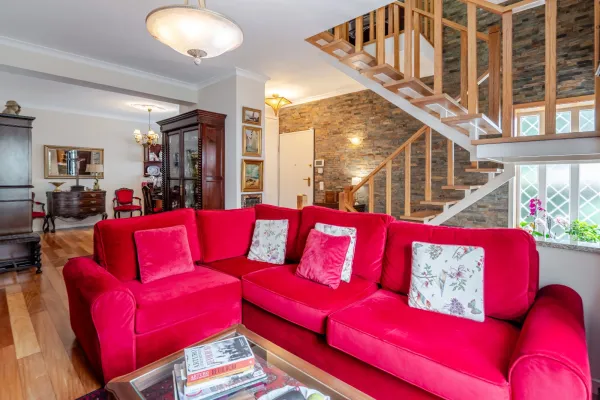 Sala de estar (3) — Moradia T3+1 com jardim e garagem na Av. Antunes Guimarães