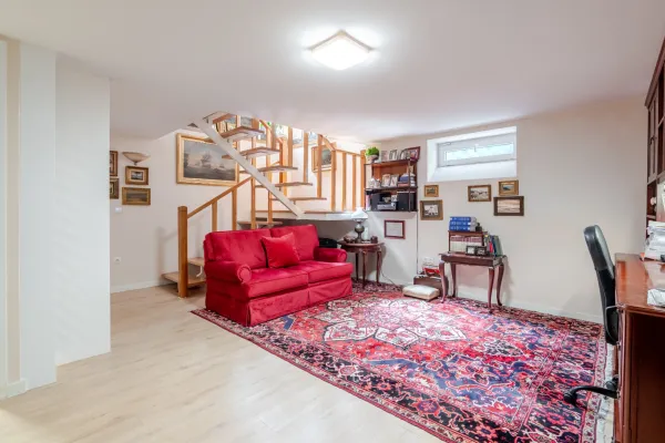 Sala de estar (9) — Moradia T3+1 com jardim e garagem na Av. Antunes Guimarães