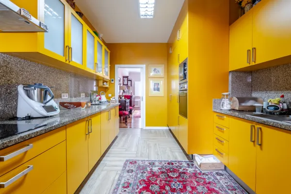 Cozinha (3) — Moradia T3+1 com jardim e garagem na Av. Antunes Guimarães