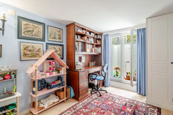 Quartos (10) — Moradia T3+1 com jardim e garagem na Av. Antunes Guimarães