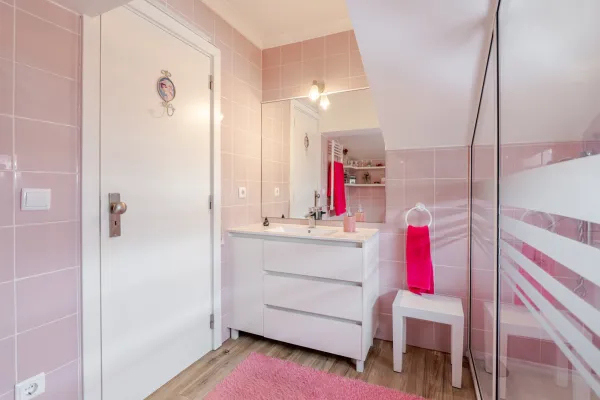 Casas de banho (4) — Moradia T3+1 com jardim e garagem na Av. Antunes Guimarães