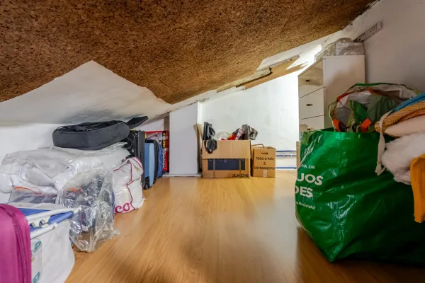 Garagem e arrumos (3) — Moradia T3+1 com jardim e garagem na Av. Antunes Guimarães