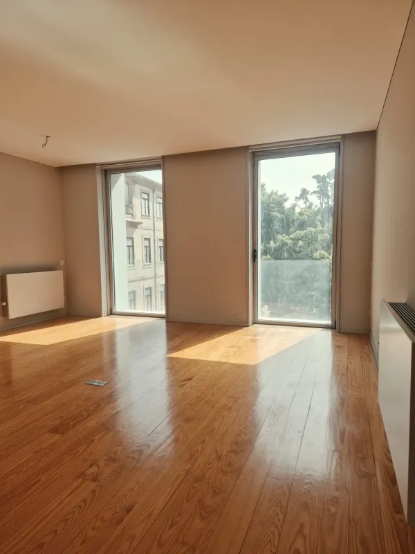 T1 em prédio recente com garagem em Cedofeita, Porto — Cedofeita — Rua Aníbal Cunha, Porto