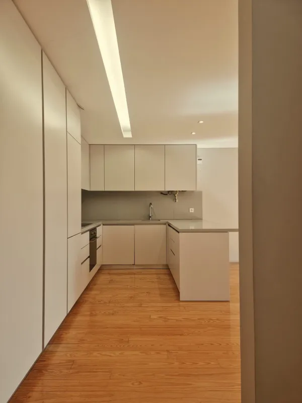 Cozinha (1) — T1 em prédio recente com garagem em Cedofeita, Porto