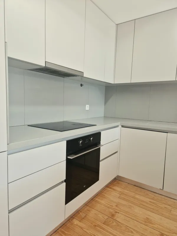 Cozinha (2) — T1 em prédio recente com garagem em Cedofeita, Porto