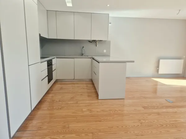 Cozinha (5) — T1 em prédio recente com garagem em Cedofeita, Porto