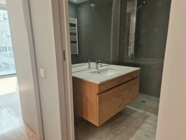 Casa de banho (6) — T1 em prédio recente com garagem em Cedofeita, Porto