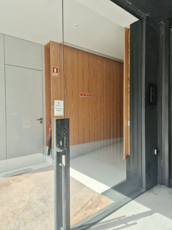 Prédio e entrada (4) — T1 em prédio recente com garagem em Cedofeita, Porto
