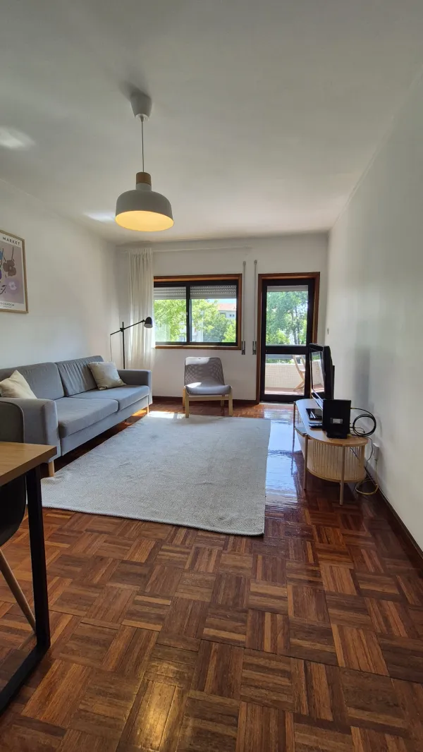 T3 mobilado com varanda junto à Universidade Lusíada — Universidade Lusíada — Antunes Guimarães, Porto