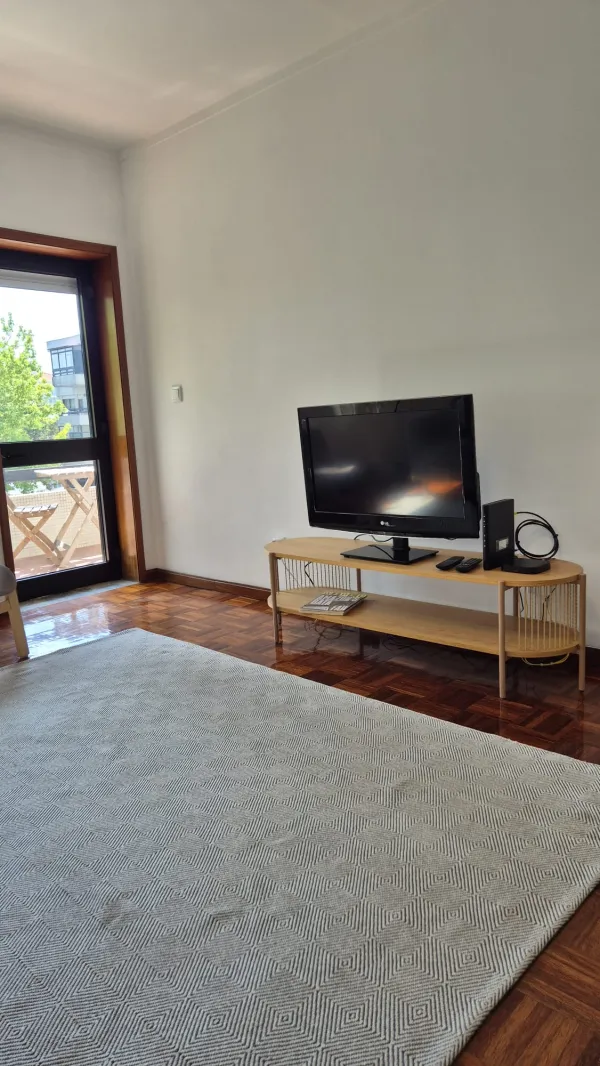 Sala (5) — T3 mobilado com varanda junto à Universidade Lusíada