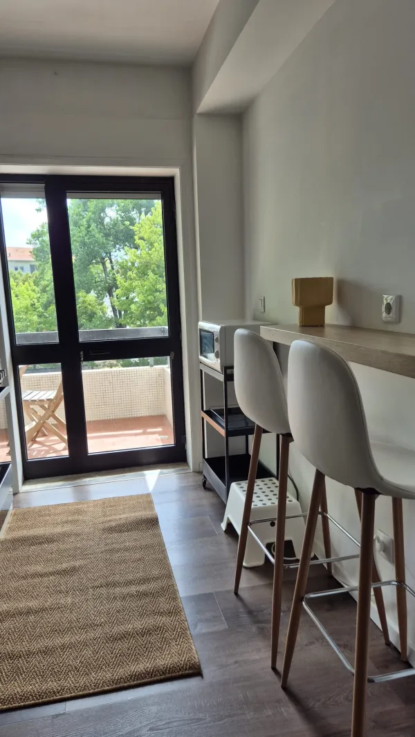 Cozinha (1) — T3 mobilado com varanda junto à Universidade Lusíada
