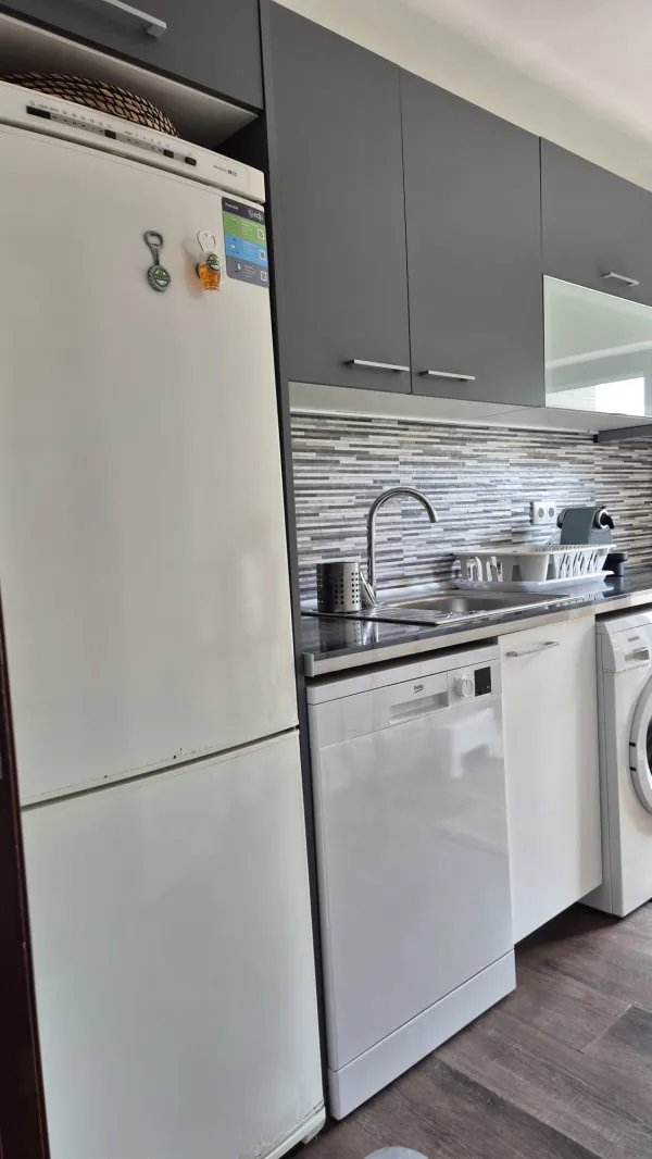 Cozinha (3) — T3 mobilado com varanda junto à Universidade Lusíada