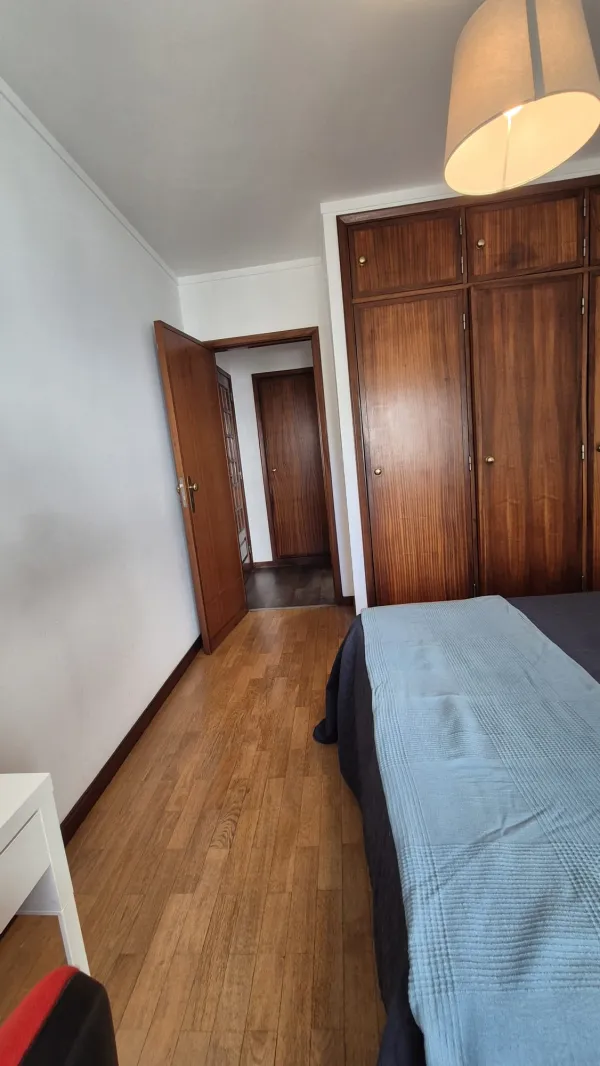 Quartos (1) — T3 mobilado com varanda junto à Universidade Lusíada