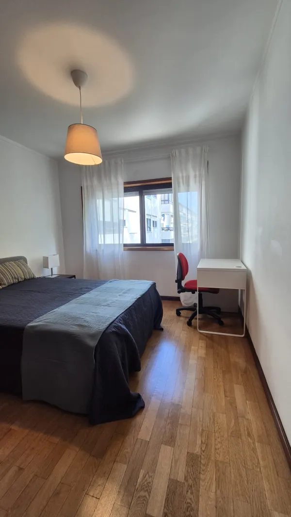 Quartos (4) — T3 mobilado com varanda junto à Universidade Lusíada