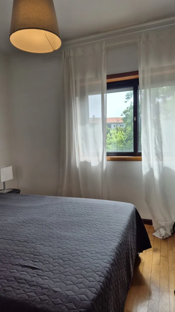 Quartos (6) — T3 mobilado com varanda junto à Universidade Lusíada