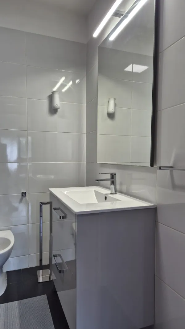 Casas de banho (3) — T3 mobilado com varanda junto à Universidade Lusíada
