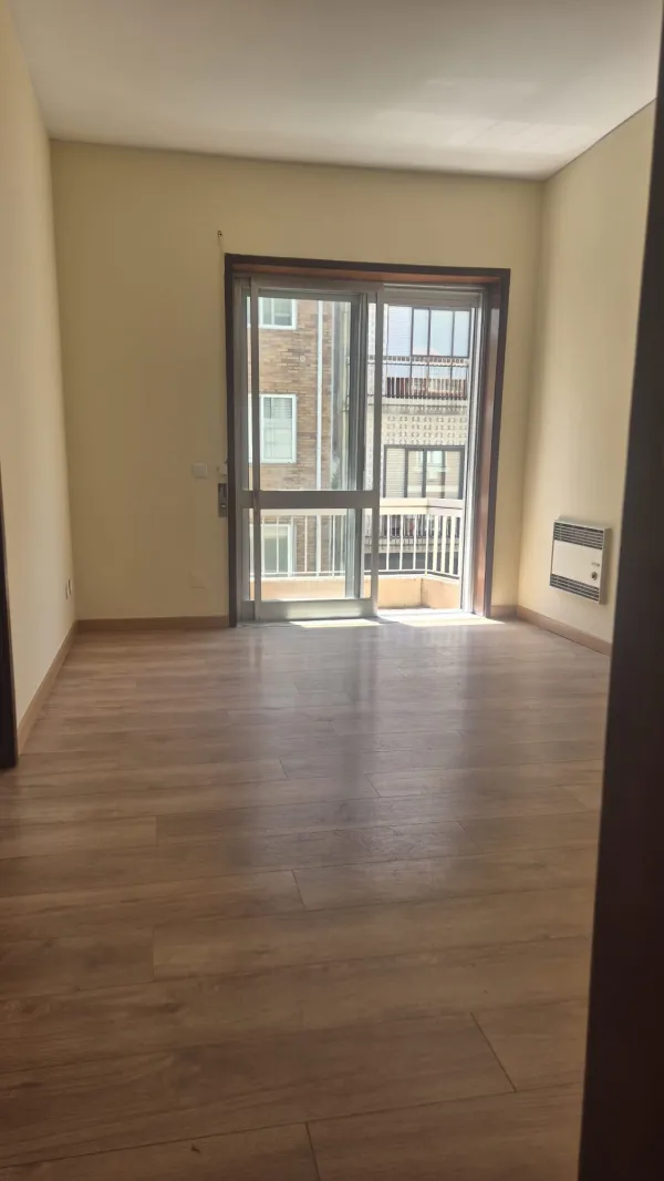 Sala (2) — T1 com varanda na Ramada Alta, junto à Rua da Constituição