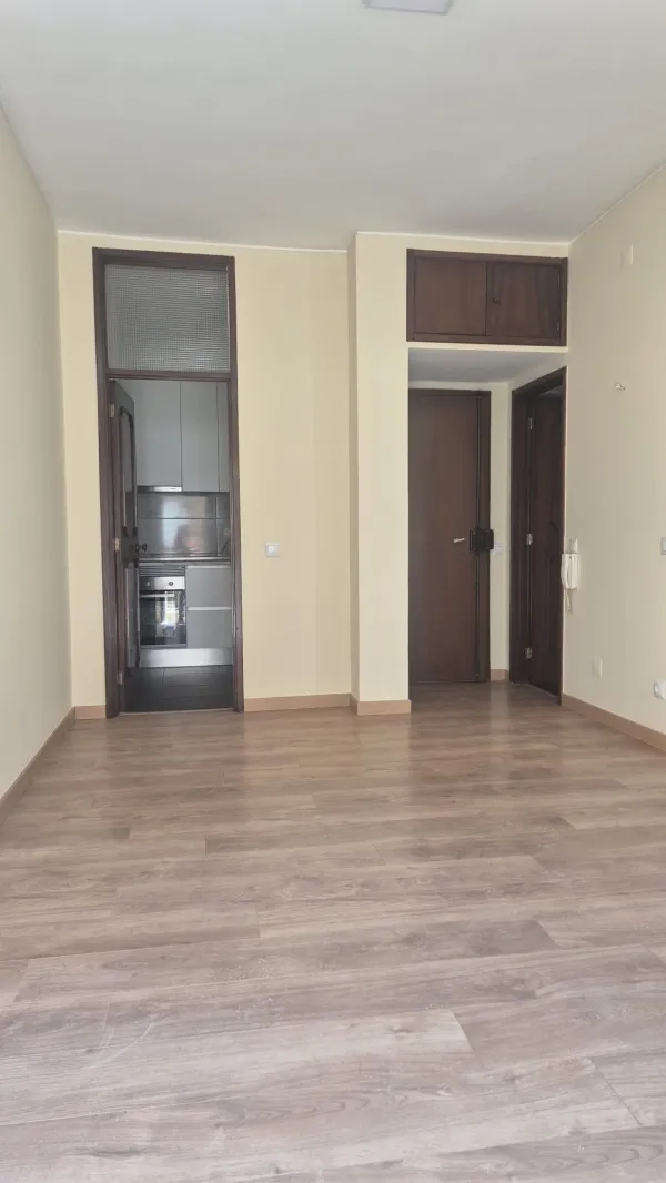 Quarto (3) — T1 com varanda na Ramada Alta, junto à Rua da Constituição