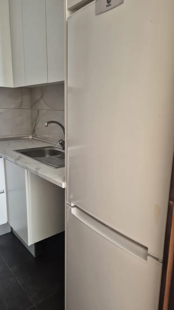 Cozinha (2) — T1 com varanda na Ramada Alta, junto à Rua da Constituição