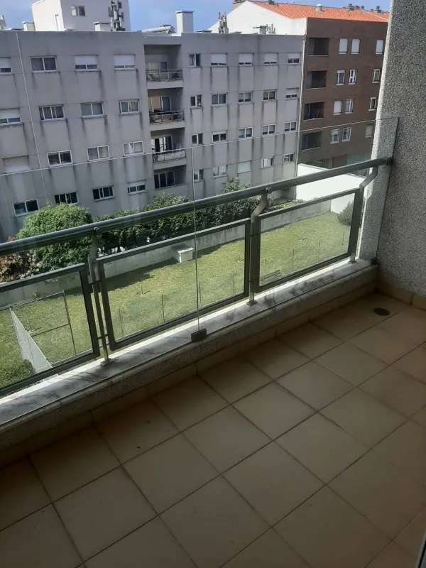 Vistas do condomínio (3) — T2 parcialmente mobilado com garagem em Matosinhos Sul