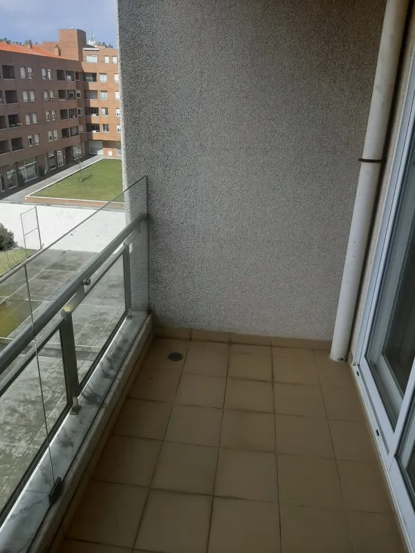 Vistas do condomínio (4) — T2 parcialmente mobilado com garagem em Matosinhos Sul