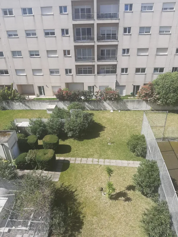Vistas do condomínio (5) — T2 parcialmente mobilado com garagem em Matosinhos Sul