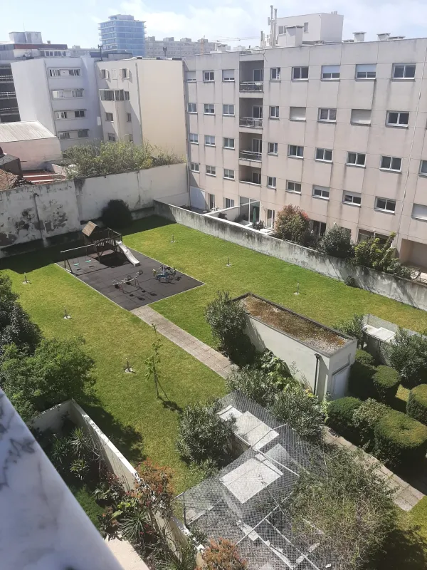 Vistas do condomínio (6) — T2 parcialmente mobilado com garagem em Matosinhos Sul