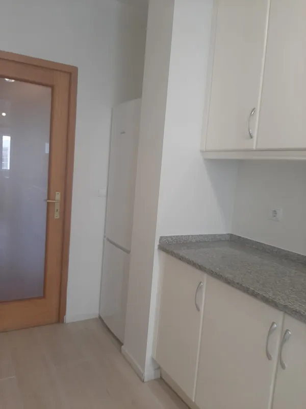 Cozinha (1) — T2 parcialmente mobilado com garagem em Matosinhos Sul