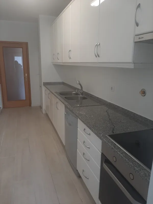 Cozinha (2) — T2 parcialmente mobilado com garagem em Matosinhos Sul