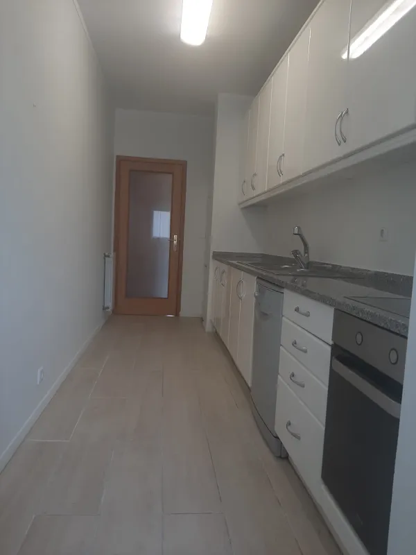 Cozinha (3) — T2 parcialmente mobilado com garagem em Matosinhos Sul