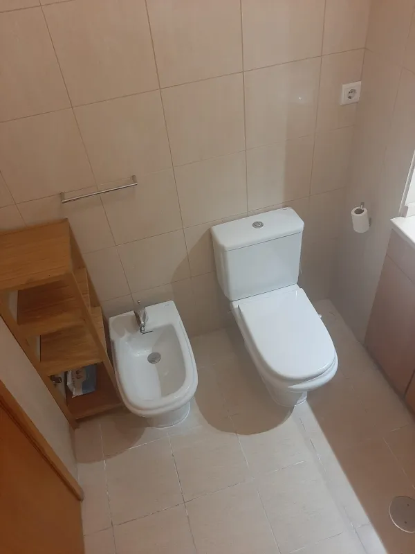 Casas de banho (3) — T2 parcialmente mobilado com garagem em Matosinhos Sul