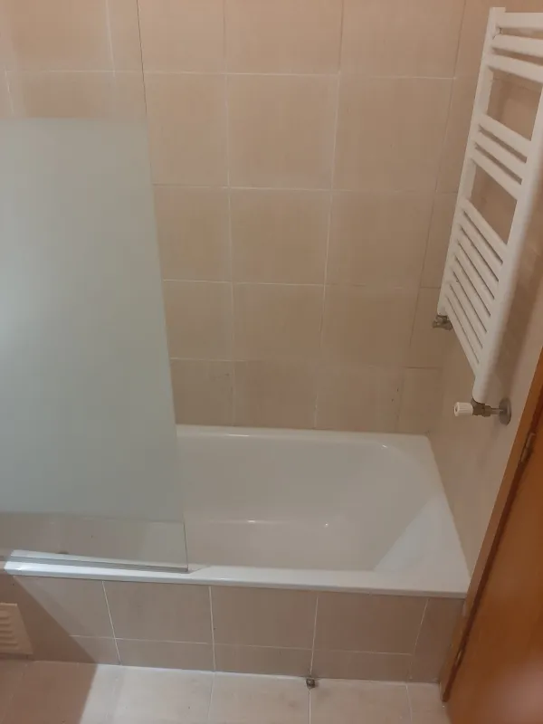 Casas de banho (4) — T2 parcialmente mobilado com garagem em Matosinhos Sul