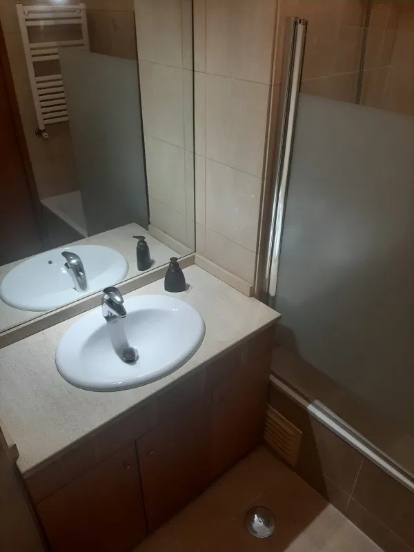 Casas de banho (5) — T2 parcialmente mobilado com garagem em Matosinhos Sul