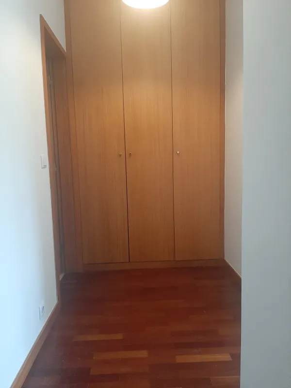 Circulação (4) — T2 parcialmente mobilado com garagem em Matosinhos Sul