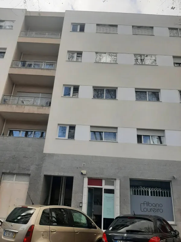 Prédio (2) — T2 parcialmente mobilado com garagem em Matosinhos Sul