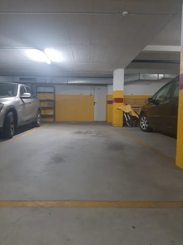 Garagem (2) — T2 parcialmente mobilado com garagem em Matosinhos Sul